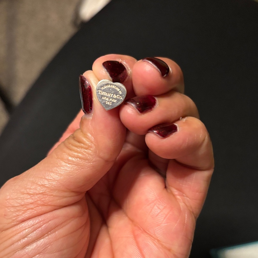 J46 TIFFANY AND CO Silver Heart-Shaped Earrings
NO BACKS